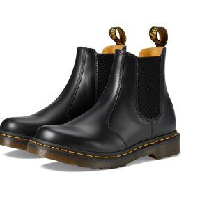 Dr. Martens  2976 Black Chelsea Boot